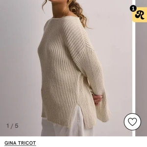 Tröja från Nelly  - Tröja märke ginatrico storlek S prislapp på, Fick hem helt fel beställning från nelly var krångligt med returen, så säljer massor av kläder därifrån vill ni ha bild på plaggen i verkligheten skicka ett meddelande så löser jag 