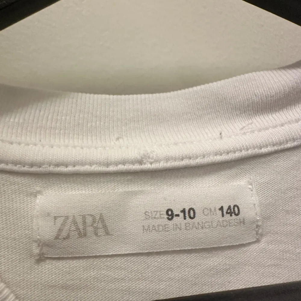Zara t-shirt storlek 140 passar 146. T-shirts.