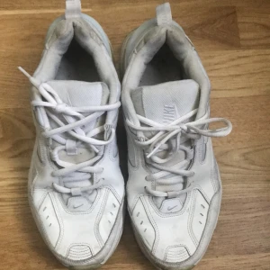 Vita Nike skor - Ganska bra skick bara lite smutsiga 