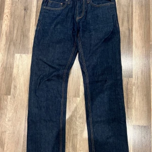 Jeans - Säljer dessa smog basics då de inte används längre. 