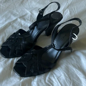 Vintage klackar - Supersöta klackar i storlek 37💗 säljs då de ej kommer till användning💞aldrig använda av mig, men köpta secondhand💗 Skriv för mer information!💗