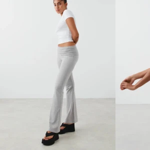Soft touch folded trouser - Säljer dessa fina byxor från Gina Tricot då jag aldrig får användning för dom, endast använd ett fåtal gånger och är i nyskick💞 Hör gärna av er innan ni väljer köp via Plick!