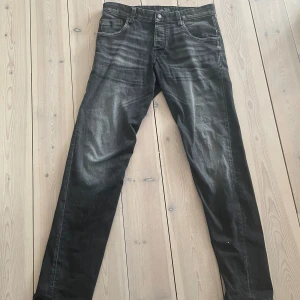 Jack and Jones jeans  - Jack and Jones jeans i storlek 30/32. Skick 9/10! Hör gärna av dig vid fler frågor😁