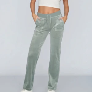 Juicy Couture  - Säljer dessa gröna juicy couture byxor!💕(lånad bild)