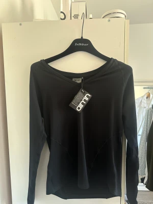 Aim’n träningstopp 🖤 - Säljer en ny träningstopp från aim’n🖤 Storlek M men passar S. Ord pris 349kr
