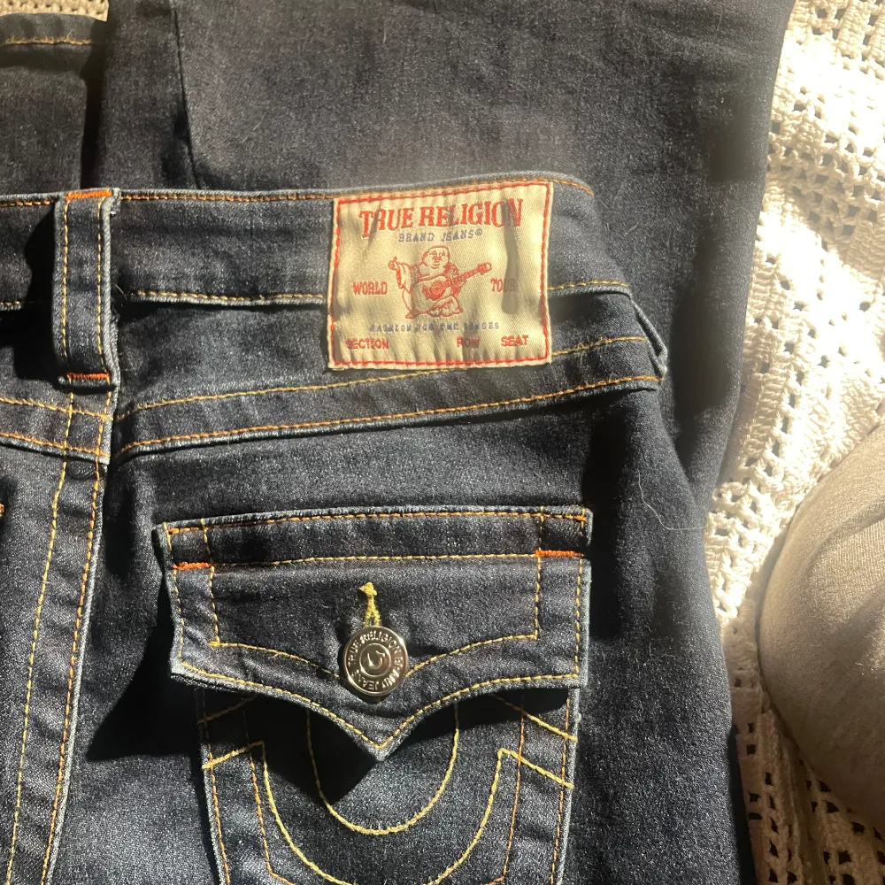True religion jeans i storlek W24 skulle säga att de passar 32 och 34.  Använda fåtals gånger! . Jeans & Byxor.