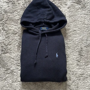 Ralph Laurent hoodie -  Riktig trevlig hoodie ifrån Ralph Lauren. I väldigt bra skick. Bara att höra av er vid flera frågor 🙌