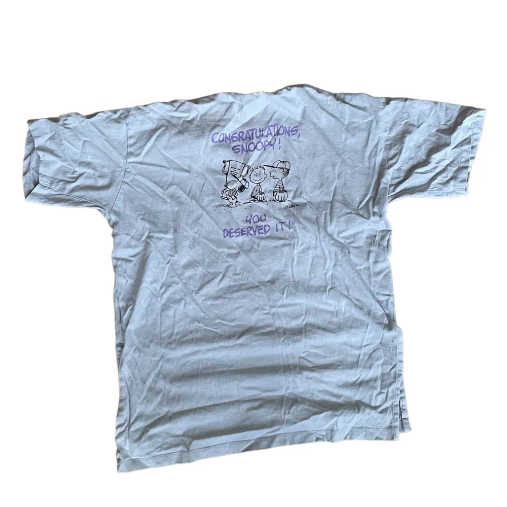 en snygg musse pig tröja som säljs för 60kr. Storlek: XS i herr.. T-shirts.