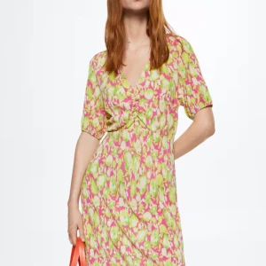 Blommig klänning *OANVÄND* - Såååå gullig och fin sommarklänning från Mango, aldrig använd 🌸🌺🌻