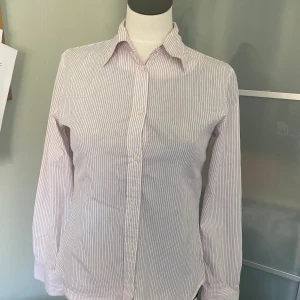 GAP skjorta randig vit/svart strl S - Figurformad  Bomull 