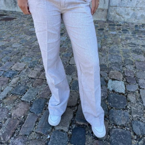 Linnebyxor från designbysi - Aldrig använda då de är för stora på mig. Köpte för 726kr helt nya därav samma pris. Kan mötas upp i Göteborg