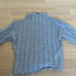 Blå tajt långarmad tröja - Storlek:S, Ljus blå, lång armad, bra skick 