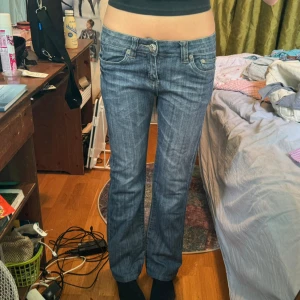 Lågmidjade raka jeans - Midja 76 innerben 71❤️