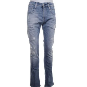 Replay jeans - Bra skick, tecken på användning men bra omhändertagen. Storlek ”28” men passar bra i både 27 och 29