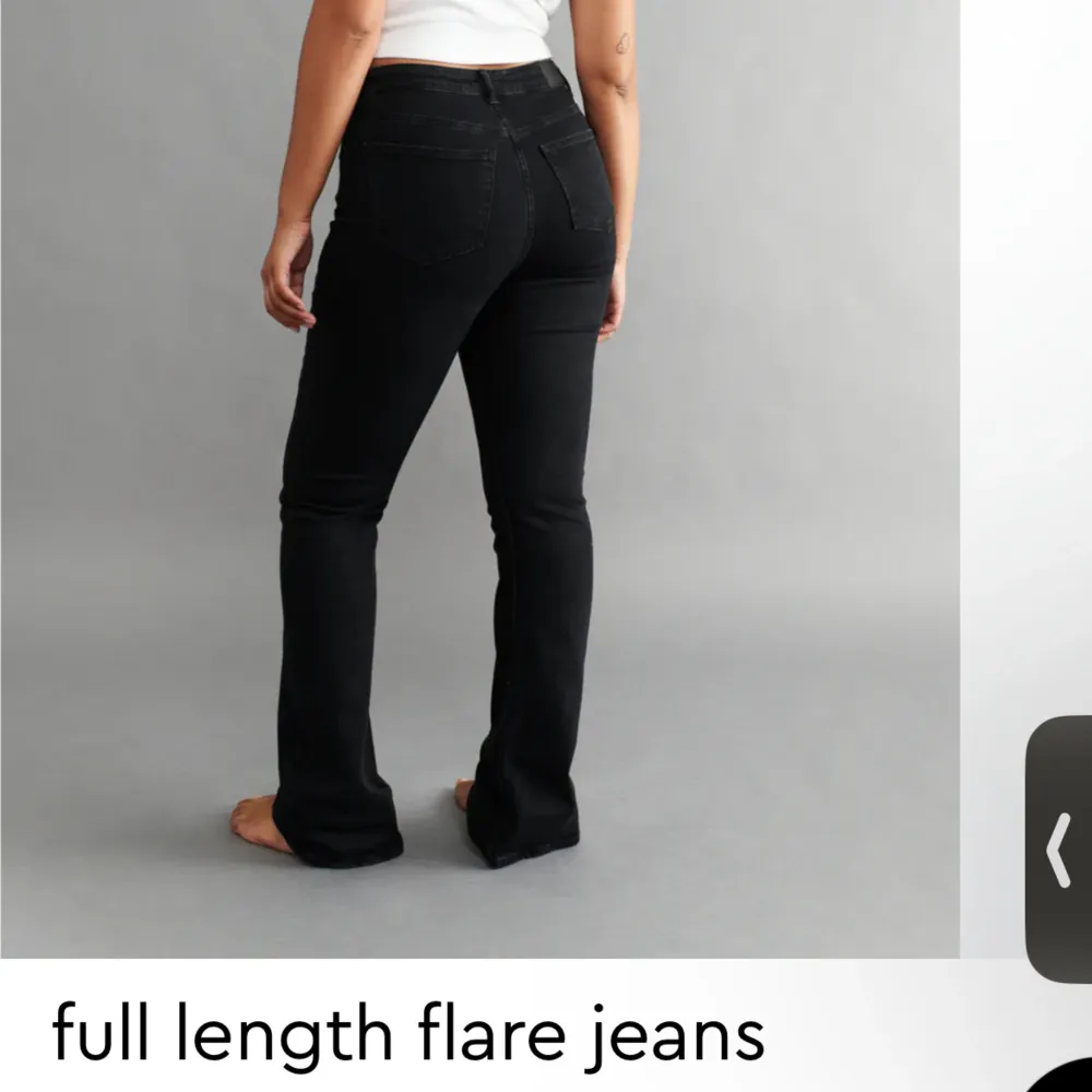Tänkte sälja mina svarta jeans pågrund av att dom har blivit för stora för mig. Använda få tal gånger . Jeans & Byxor.
