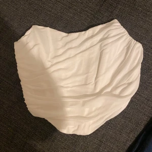 Vit korsettop - Denna fina korsettop säljer jag, som är i storlek Xs men passar även folk med strlk S . Den har aldrig använts pga att storleken inte passa mig.