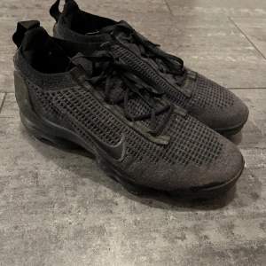 Nike Vapormax  Storlek 42 Svarta Fint skick och lite använda