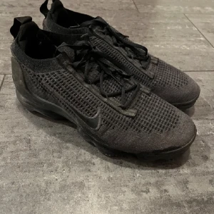Nike Vapormax  - Nike Vapormax  Storlek 42 Svarta Fint skick och lite använda