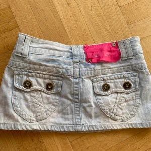 Lågmidjad jeanskjol - Supersöt lågmidjad jeanskjol med najs fickor💓