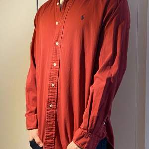Hej säljer nu denna super fräscha Ralphlaurenskjorta i storlek M perfekt nu till våren/sommaren!😊👔