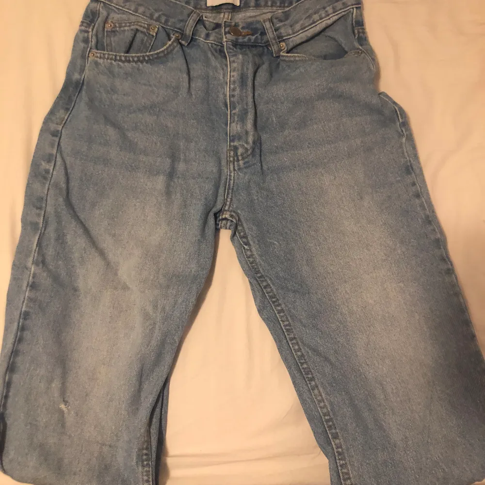 Hej säljer dessa snygga jeans då dom har blivit för små för mig hör av dig vid frågor😃. Jeans & Byxor.