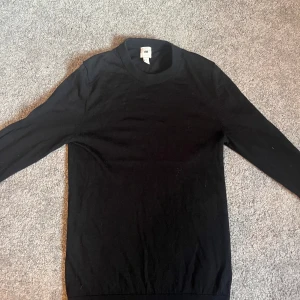 HM stickad tröja stl: XS - Svart stickad tröja ifrån HM Stl: XS Bra skick