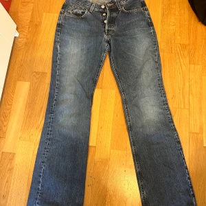 Byxor  - Lite mer lågmidjade byxor! Jättefina 