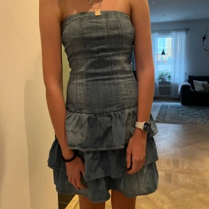 Super fin jeans klänning 😘😘 - Den är helt ny köpt från Plick men alldrig använd! ❤️❤️