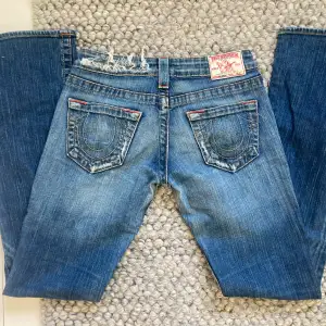 Så snygg true religion jeans som tyvärr var för små för mig :( Lågmidjade, bootcut och strl 26