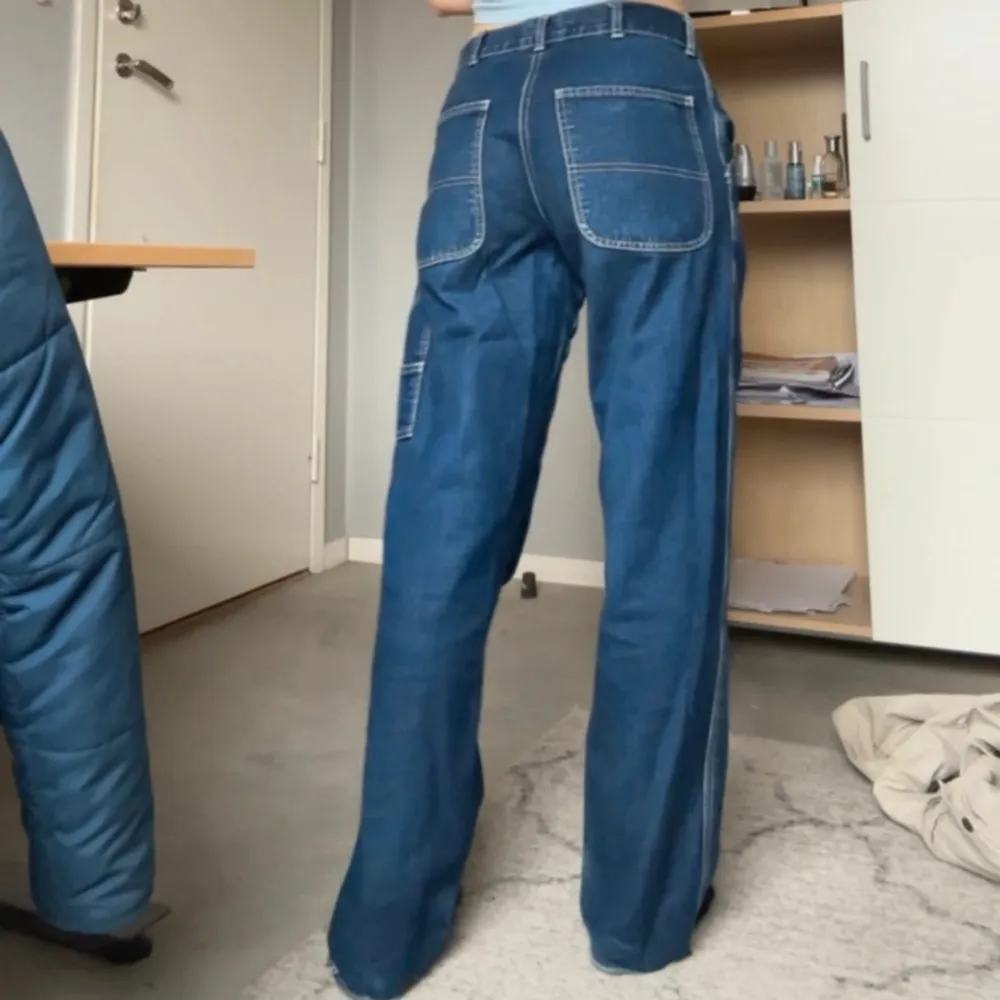 mörkblå jeans från Crocker, i jättebra skick men har ett hål i ena bakfickan  Sol referens är jag 164. Jeans & Byxor.