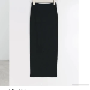 Långkjol - Långkjol från Gina Tricot som inte kommer till användning längre, endast använd ett par gånger