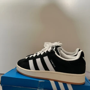 Adidas campus 00s - Adidas campus 00s aldrig använt, köpte fel storlek köpte typ för 2000
