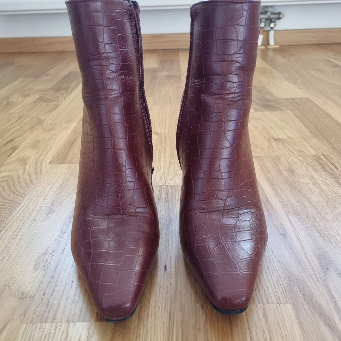 Vinröda ormskinnsklackar - 91