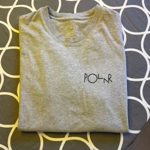 Polar t-shirt strl XS. - Jättefin polar t-shirt i en enormt bra kvalite. Inget att anmärka på. 