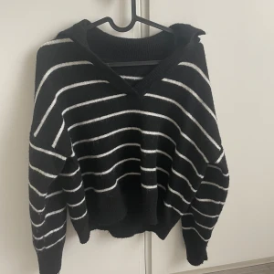 Stickad tröja  - Använd 1-2 gånger 