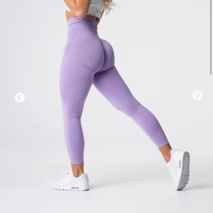 Nvgtn  - Lila tights från nvgtn! Knappt använda och i fint skick! 