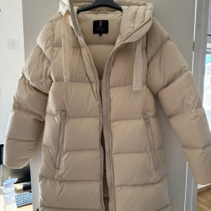 Pernilla Wahlgren jacka - Storlek S vit jacka oanvänd 