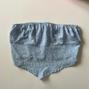 Blommig topp - Ljusblå söt topp