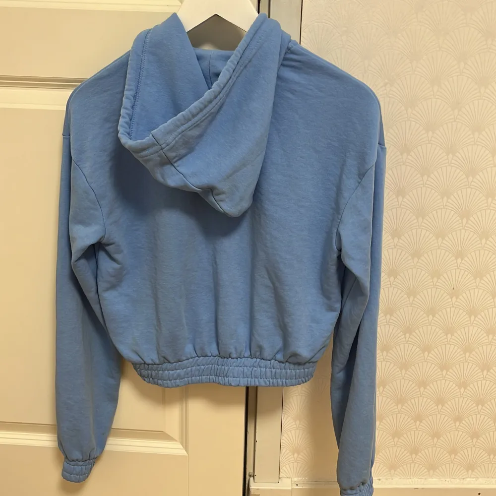 Crop top zipp up hoodie, new, blue color. Hoodies.