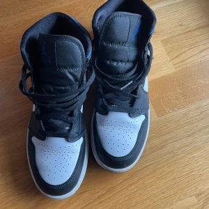 Nike airforce 1 high  - Storlek 39 Använda fåtal gånger då de ej passade  Mycket bra skick