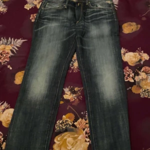 Replay  - Använder inte längre eftersom de är för små för mig men de är 30/32 