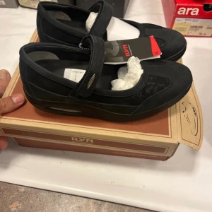 Nya skor  - Market ryn  Strl 37