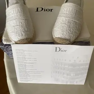 Jag säljer mina dior espadrilles då jag köpte fel storlek. Storlek 36