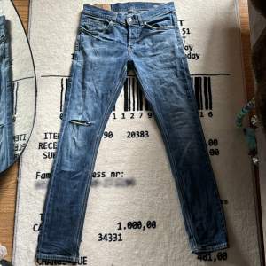 Säljer dessa Dondup jeans, modellen är george | Storlek 33 | Tecken på användning, men mycket liv kvar, hålen är lätta att åtgärda | Hör av er vid funderingar!