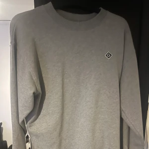 Gant sweatshirt - Hej jag säljer min riktigt snygga gant sweatshirt. Skick: 10/10