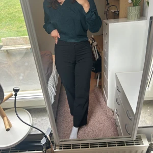 Kostymbyxor  - Tunna kostymbyxor från Flash. Storlek 40 men insydda till en 36a