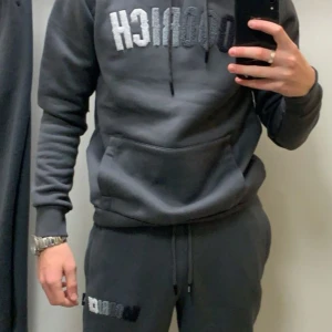 Hoodrich grå dress - Storlek s/m  I bra skick