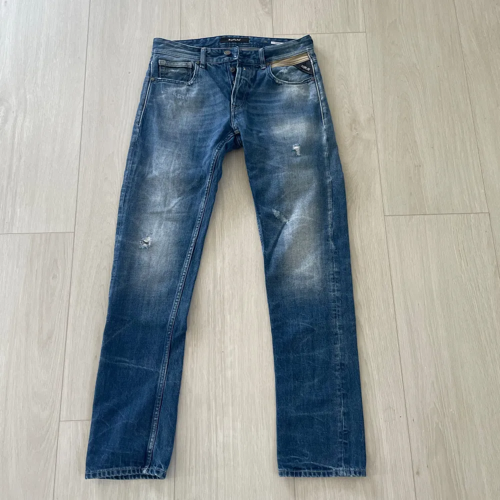 Tjabba, Säljer nu ett par replay jeans i storleken 31 som var för stora för mig!  Jeansen är i super fint skick 9/10.  Slå gärna en pling om det är något du undrar över. Jeans & Byxor.