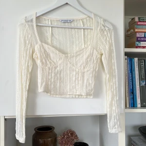 Spetstopp - Supersöt topp i spets🌼använd 1 gång, alltså i nästan nyskick 