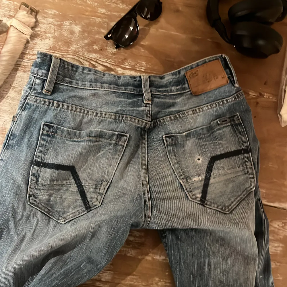  Jättesnygga låg midja jeans väldigt bra skick använt en eller två gånger. Priset kan diskuteras . Jeans & Byxor.